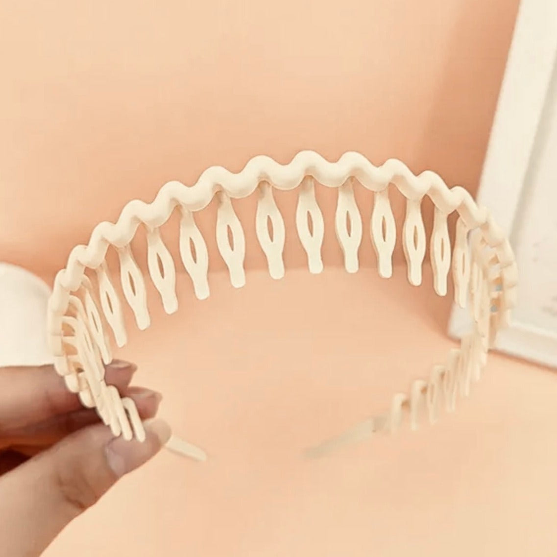 Plastic Hair Bands with Teeth, Thin Headbands for Women Girls Teens, Non Slip Hair Comb flexible teeth comb velvet headband