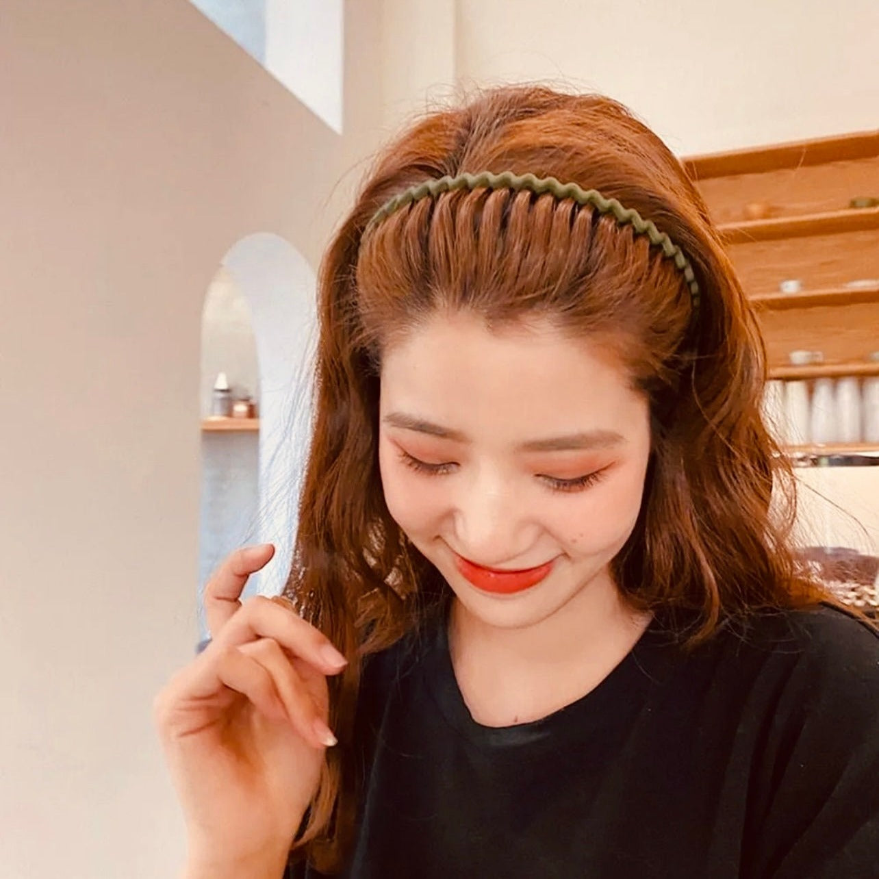 Plastic Hair Bands with Teeth, Thin Headbands for Women Girls Teens, Non Slip Hair Comb flexible teeth comb velvet headband